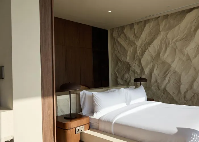 Fira Hotel *