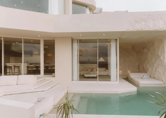 Fira Uluwatu