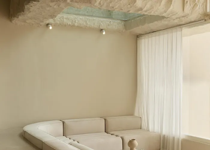 Fira Hotel