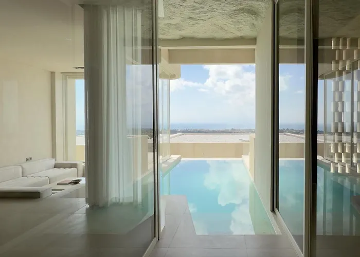 Hotel Fira *
